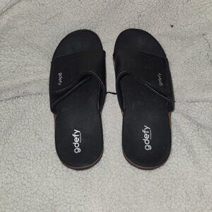 Gravity Defyer Black Leather Sandals (Pre-Owned)
